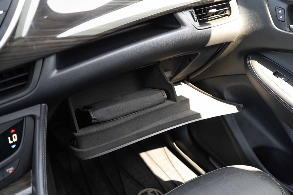 Used 2019 Buick Envision Essence FWD image 21