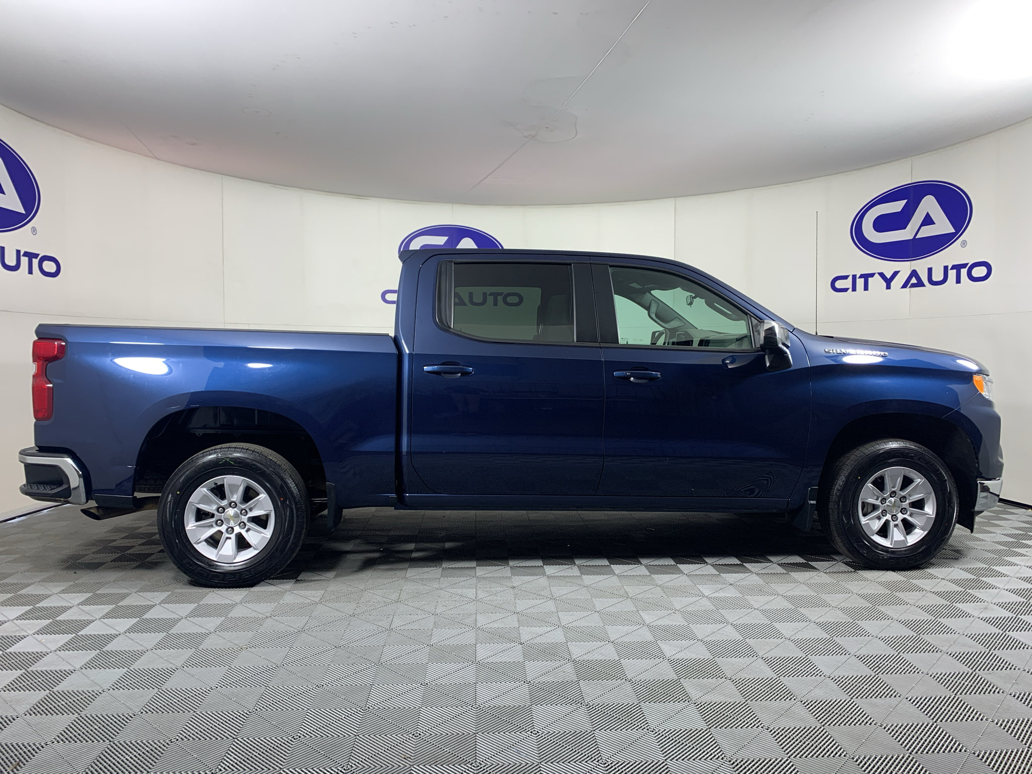 Used 2023 Chevrolet Silverado 1500 LT RWD image 2