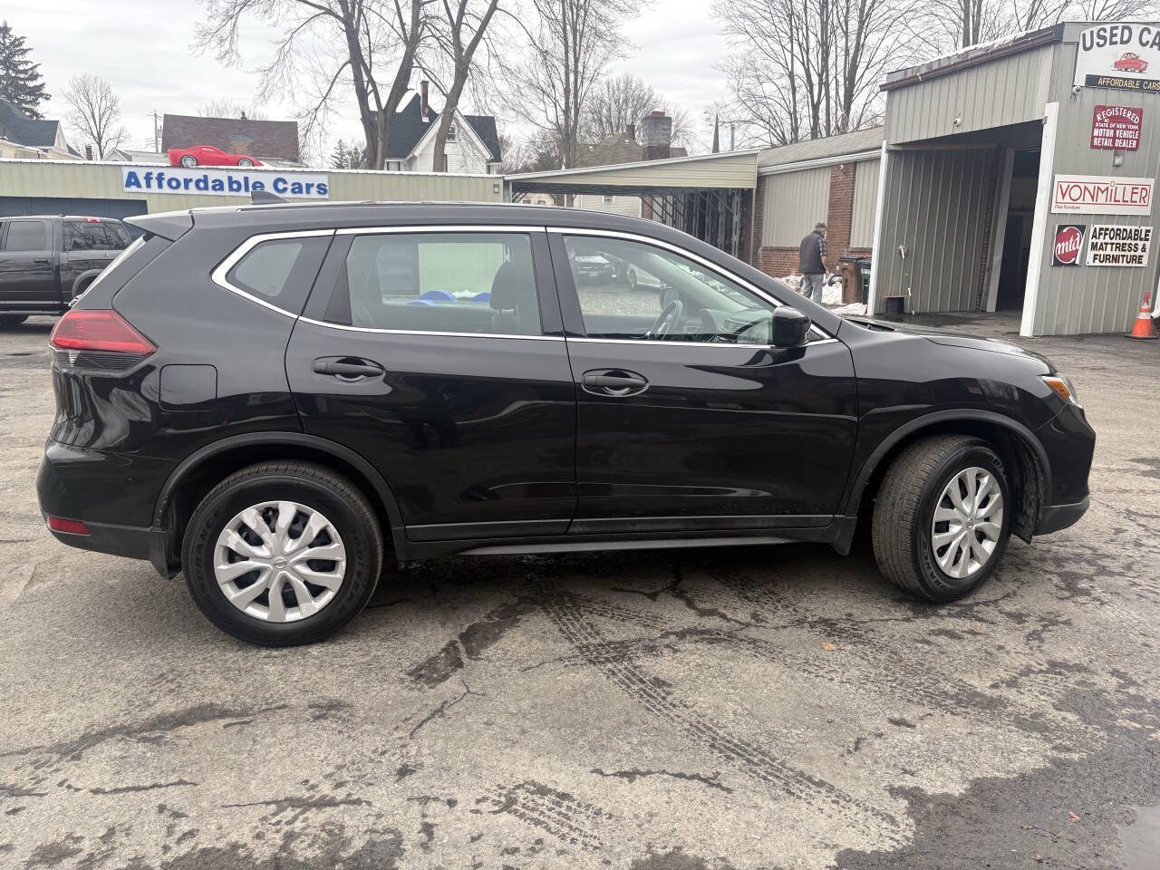 Used 2018 Nissan Rogue S AWD/4WD image 8