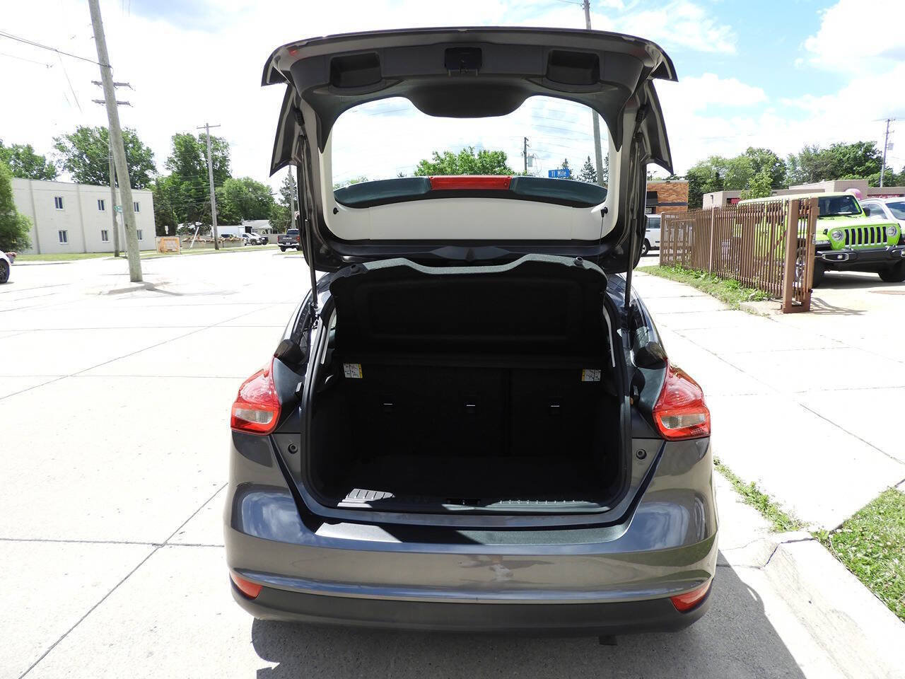 Used 2018 Ford Focus SE FWD image 22