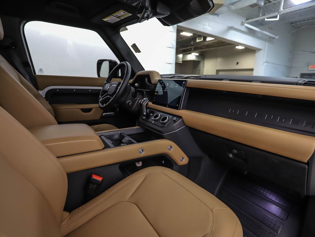Used 2025 Land Rover Defender 110 X-Dynamic SE image 29
