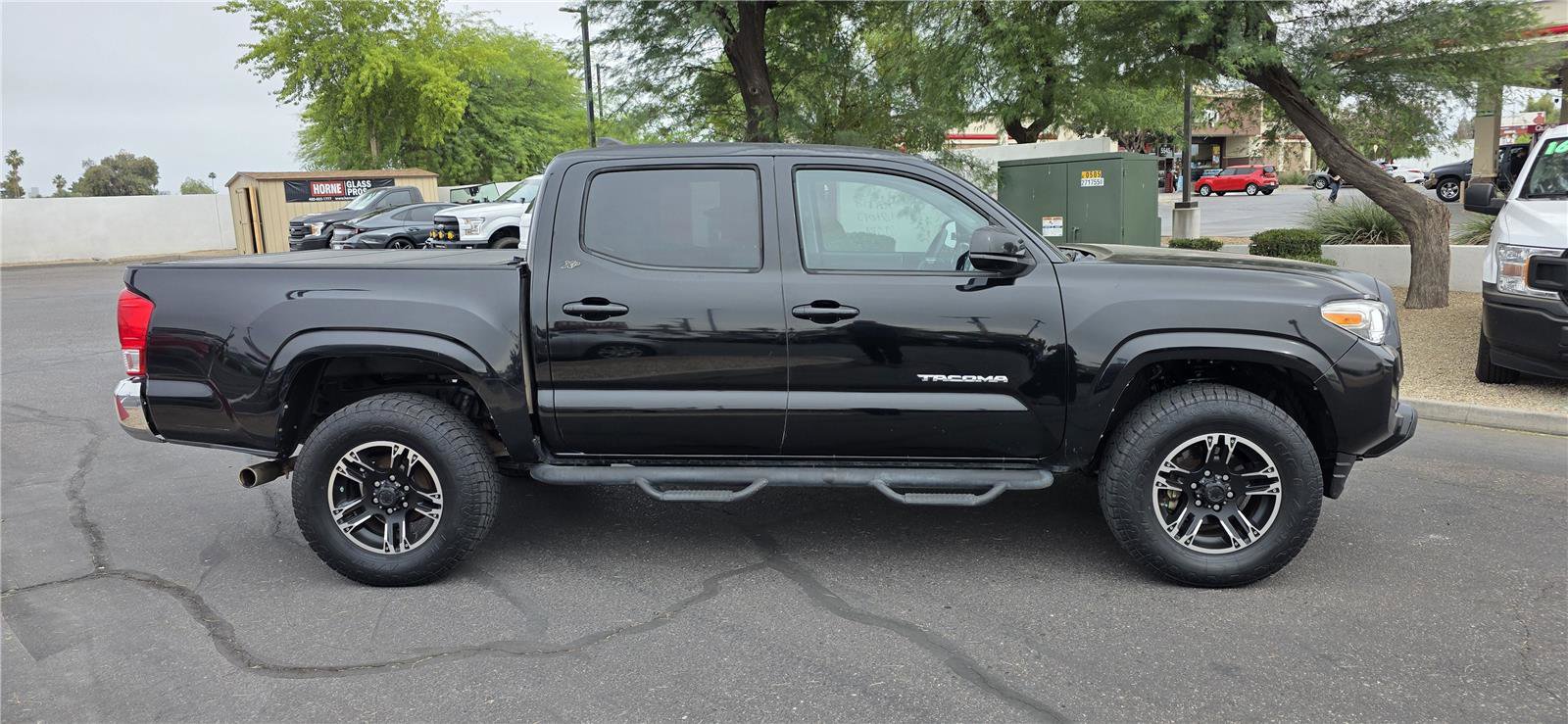 Used 2016 Toyota Tacoma SR5 w/ Towing Package RWD image 4