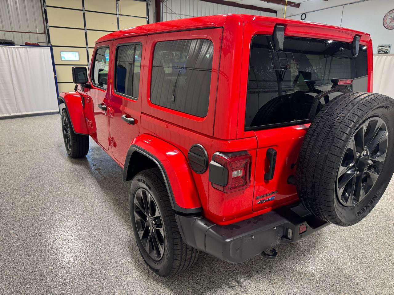 Used 2025 Jeep Wrangler Sahara w/ Safety Group AWD/4WD image 8