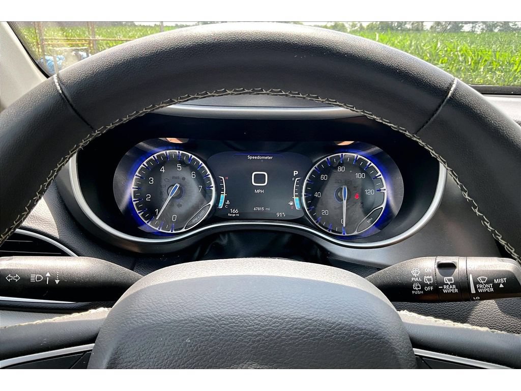 Used 2024 Chrysler Pacifica Touring-L FWD image 20