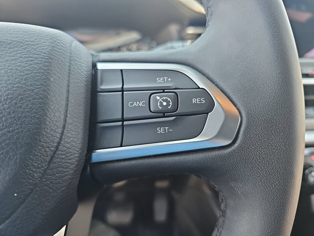 Used 2024 Jeep Compass Latitude AWD/4WD image 17