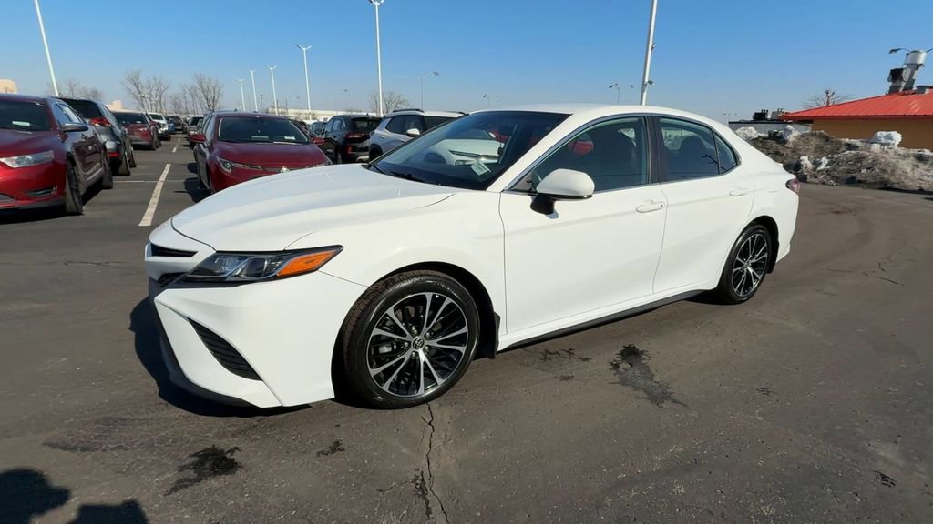 Used 2020 Toyota Camry SE image 4