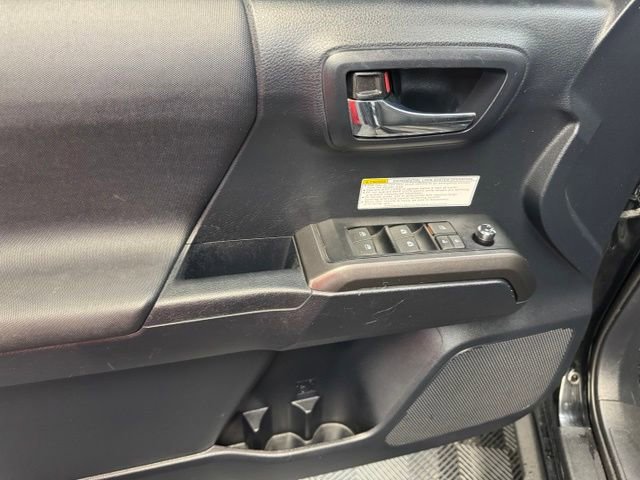 Used 2017 Toyota Tacoma TRD Off-Road AWD/4WD image 12