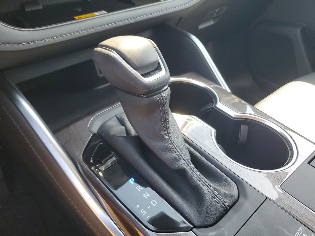 Used 2025 Toyota Highlander Limited image 26