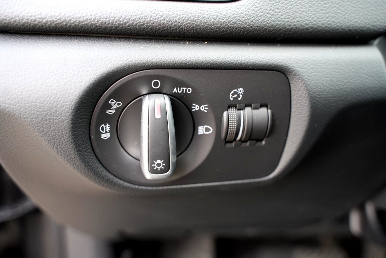 Used 2018 Audi Q3 2.0T Premium Plus image 31