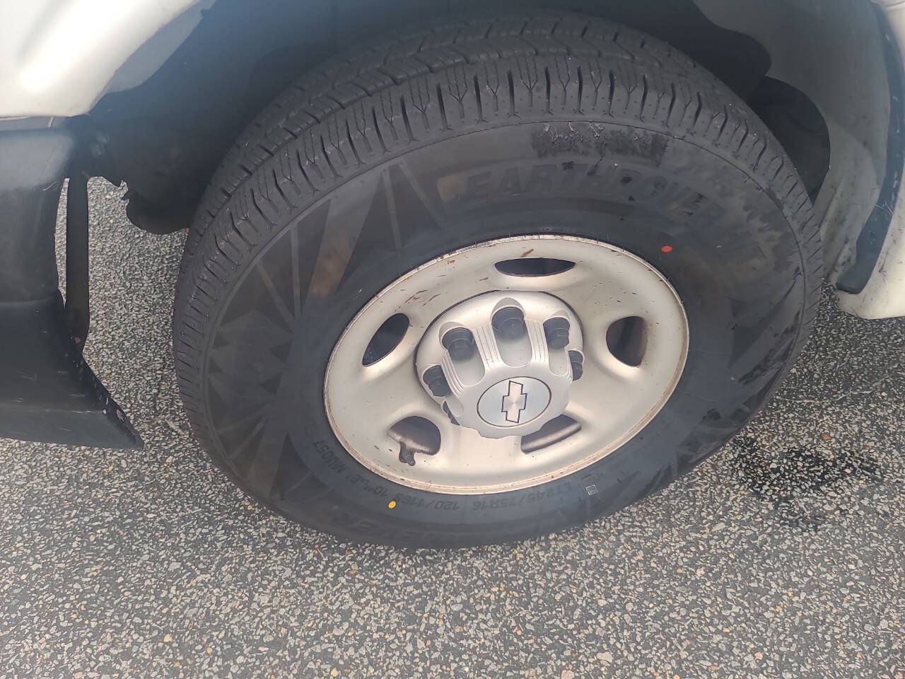 Used 2018 Chevrolet Express 2500 RWD image 11