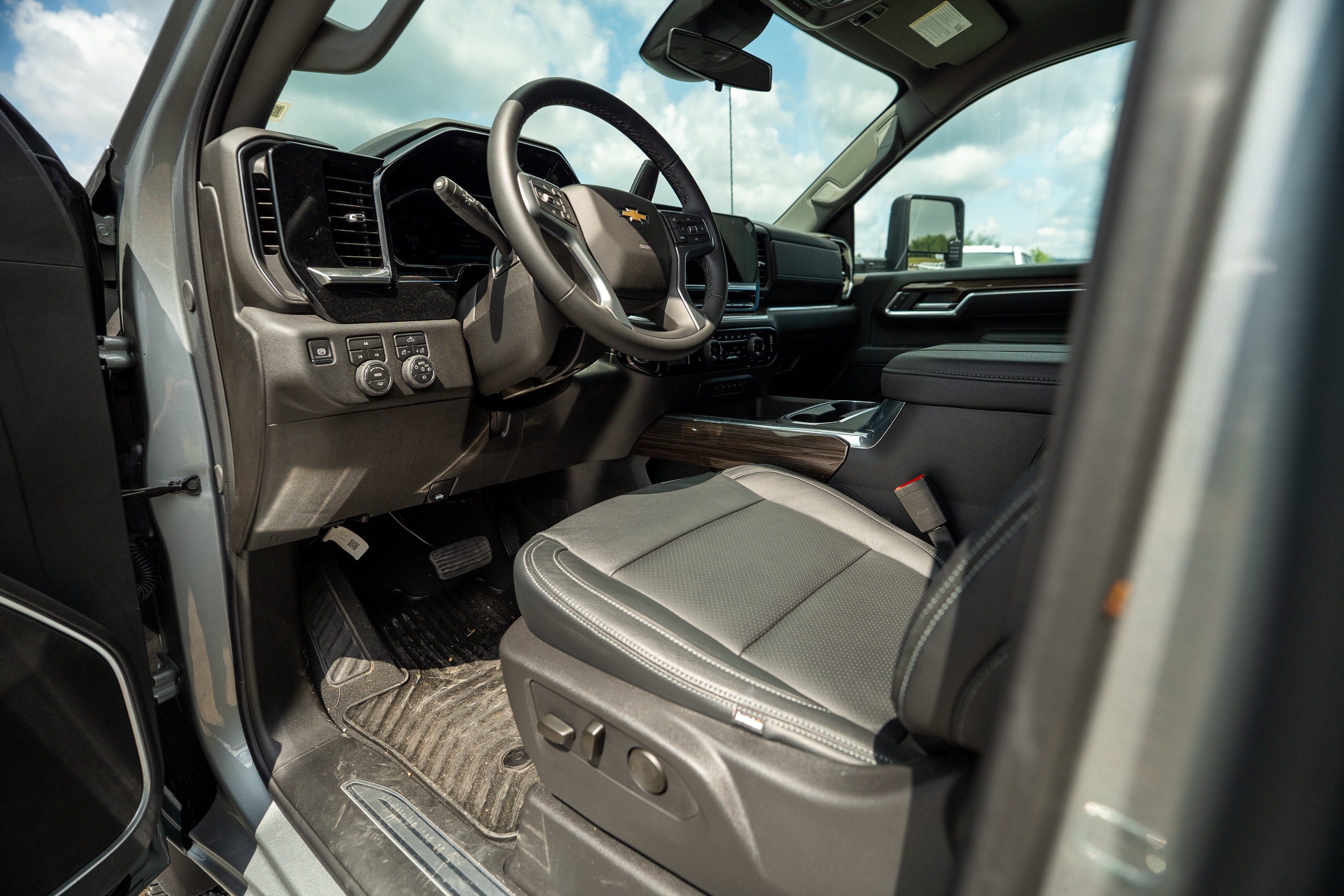 New 2026 Chevrolet Silverado 3500 LT w/ Convenience Package AWD/4WD image 15