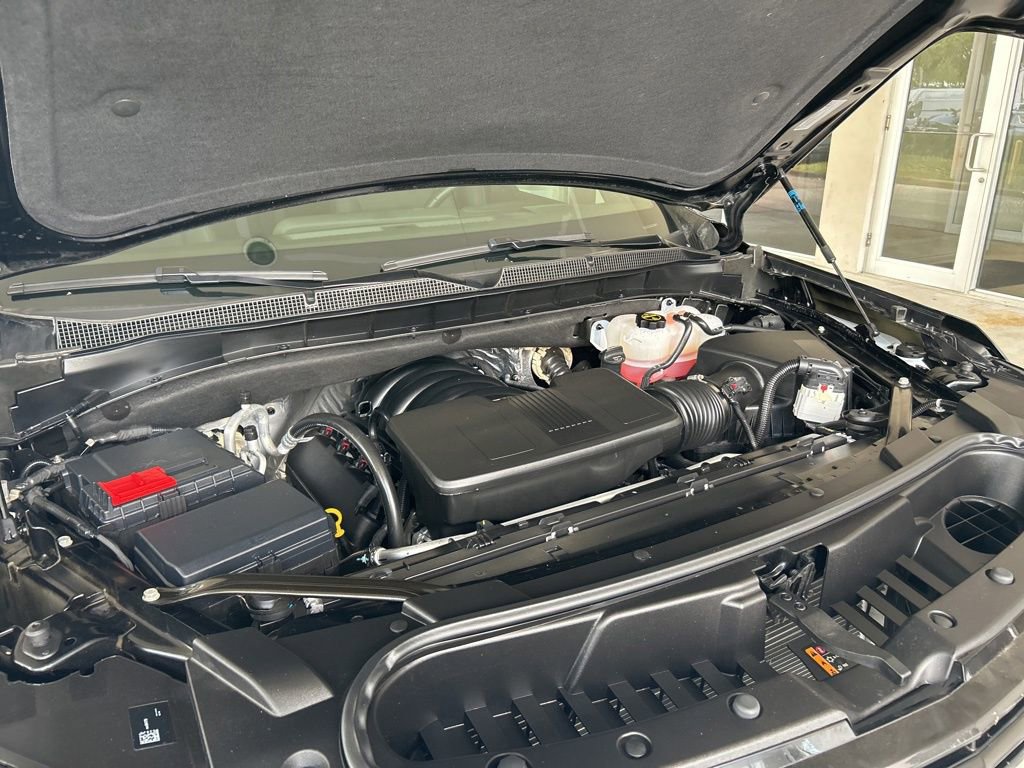 Used 2025 Chevrolet Suburban LS RWD image 10
