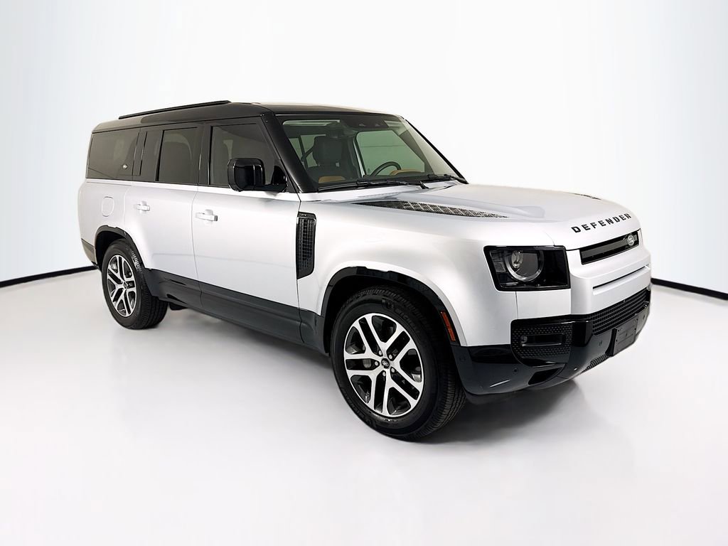 Used 2024 Land Rover Defender 130 X-Dynamic SE image 3