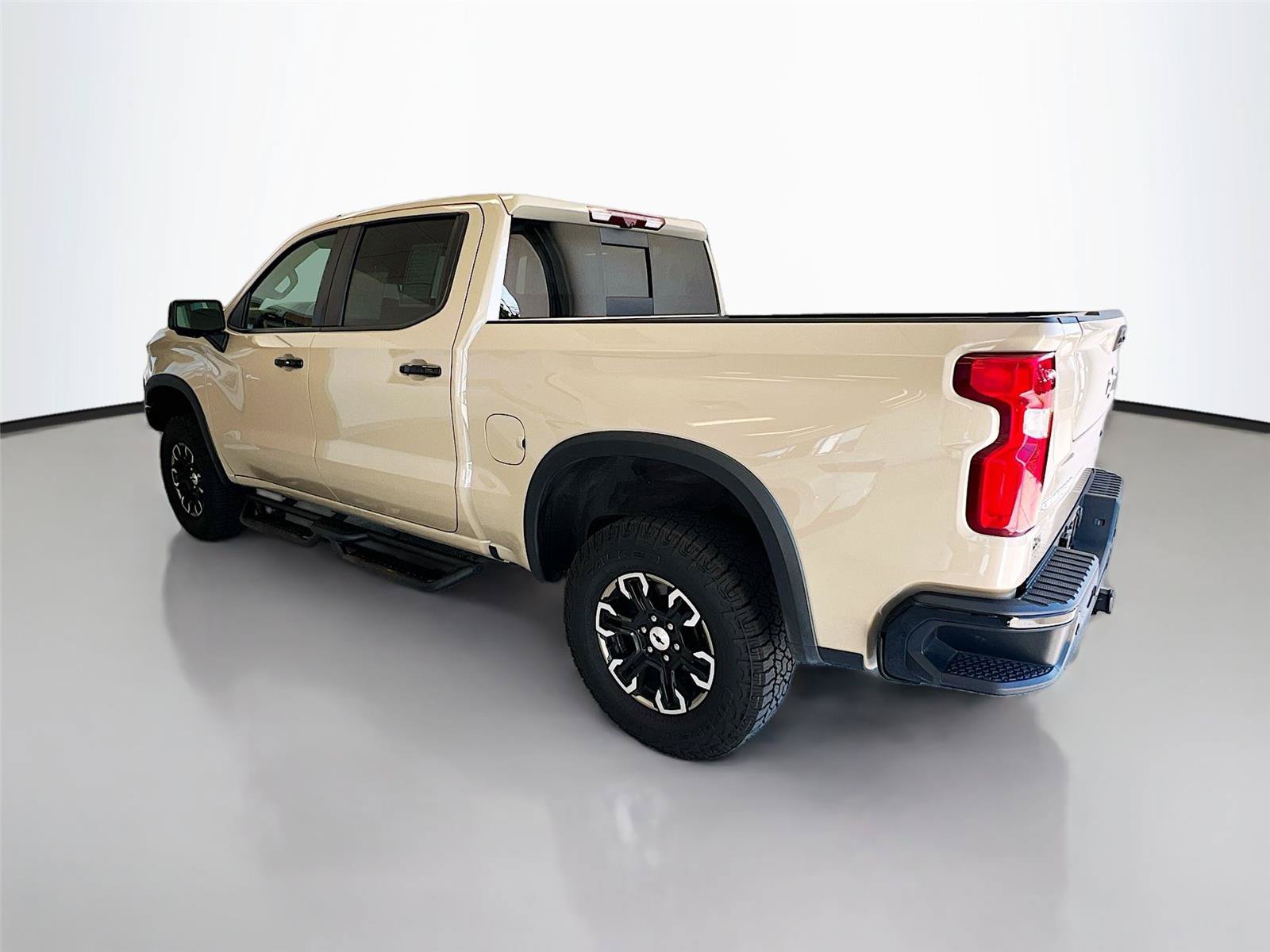 Used 2022 Chevrolet Silverado 1500 ZR2 w/ Technology Package AWD/4WD image 10