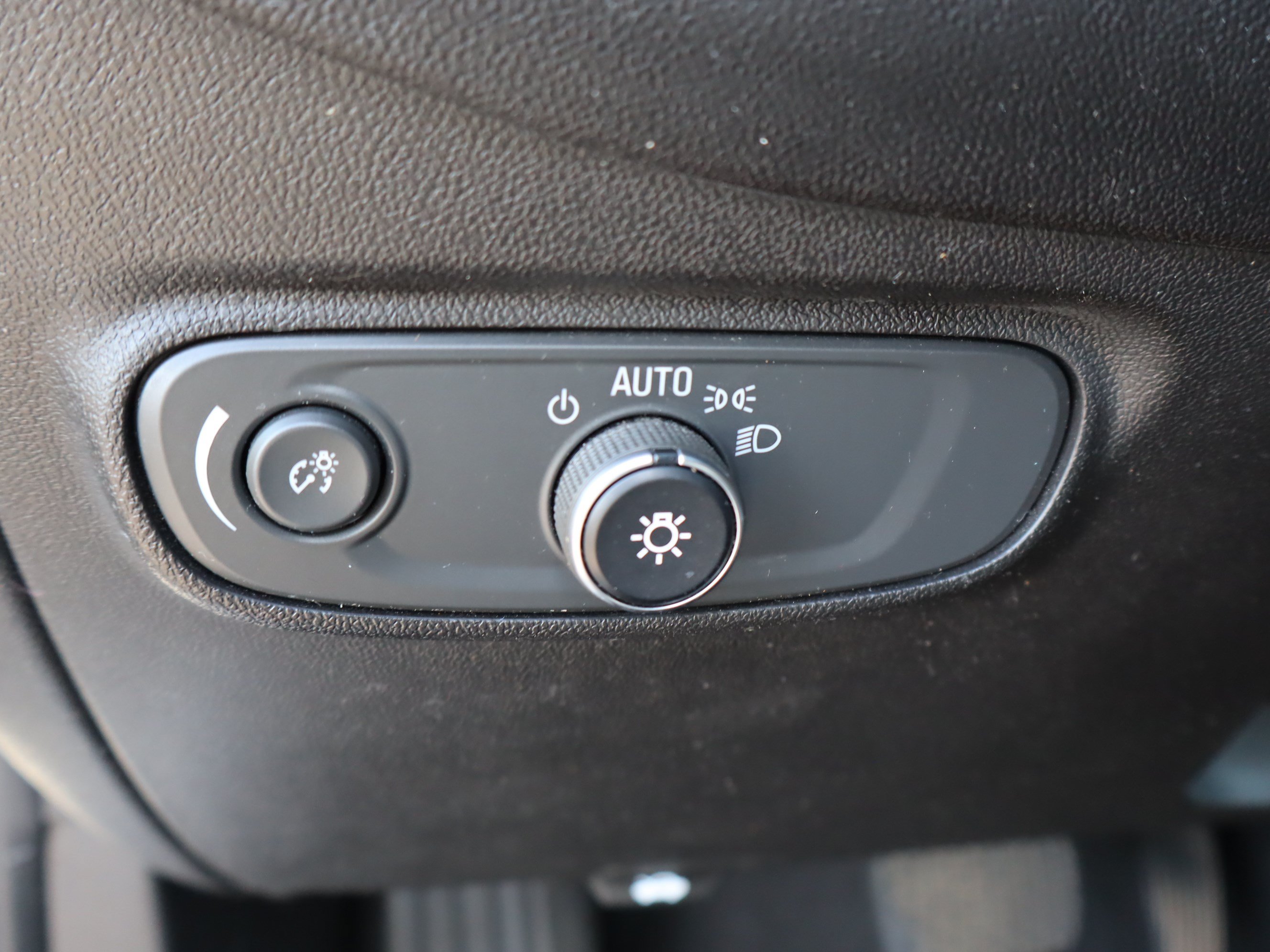 Used 2020 Chevrolet Equinox LT FWD image 18