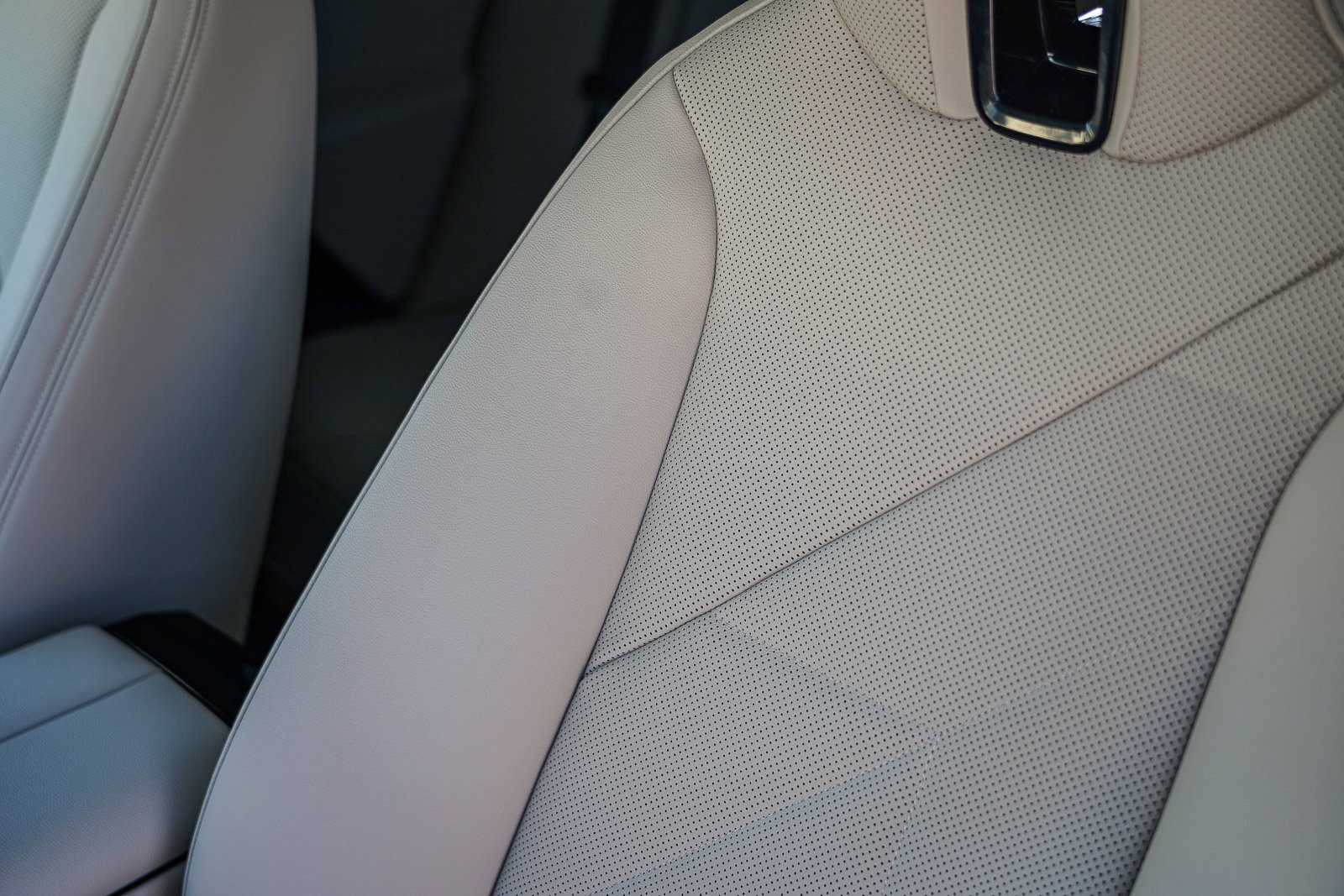 Used 2025 BMW iX xDrive50 image 43