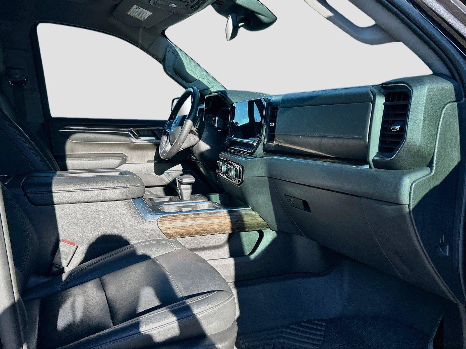 Used 2022 Chevrolet Silverado 1500 LT Trail Boss w/ LT Trail Boss Premium Package AWD/4WD image 14