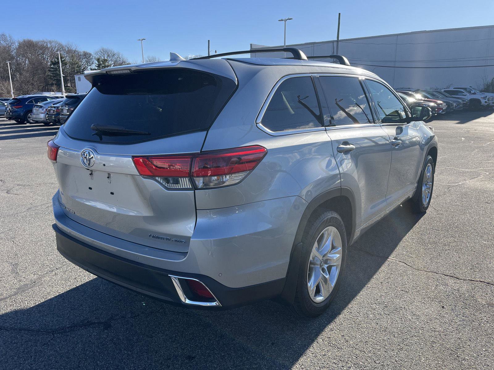 Used 2019 Toyota Highlander Limited image 3