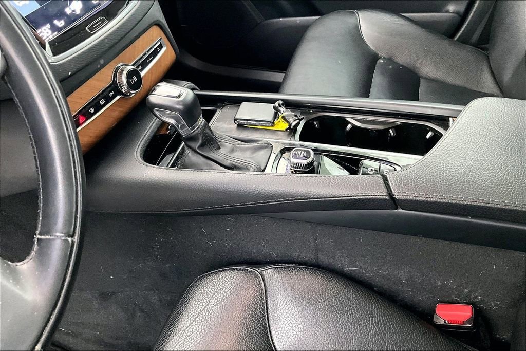 Used 2022 Volvo XC90 T5 Momentum w/ Advanced Package image 18