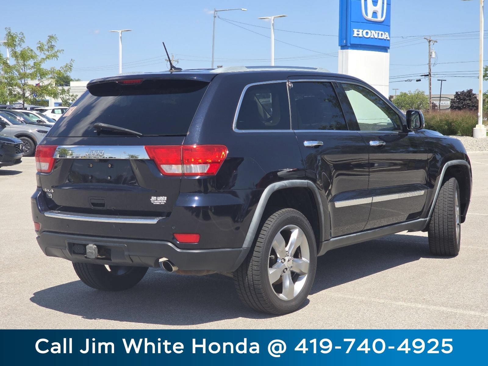 Used 2011 Jeep Grand Cherokee Overland w/ Mopar Chrome Edition Group AWD/4WD image 15