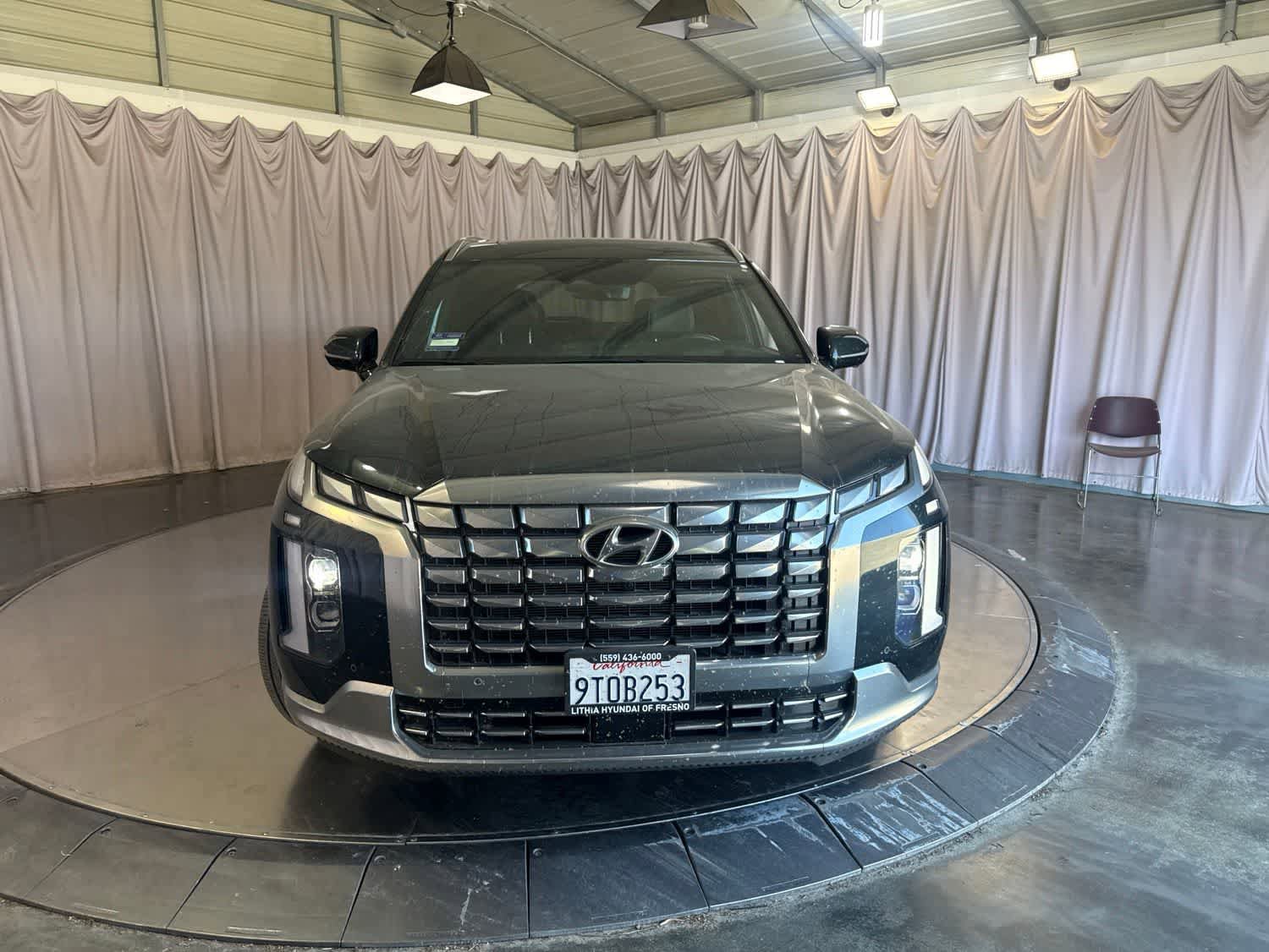Used 2025 Hyundai Palisade Calligraphy FWD image 2