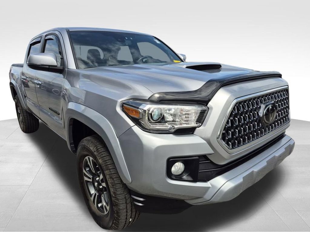 Used 2018 Toyota Tacoma TRD Sport w/ Technology Package image 5