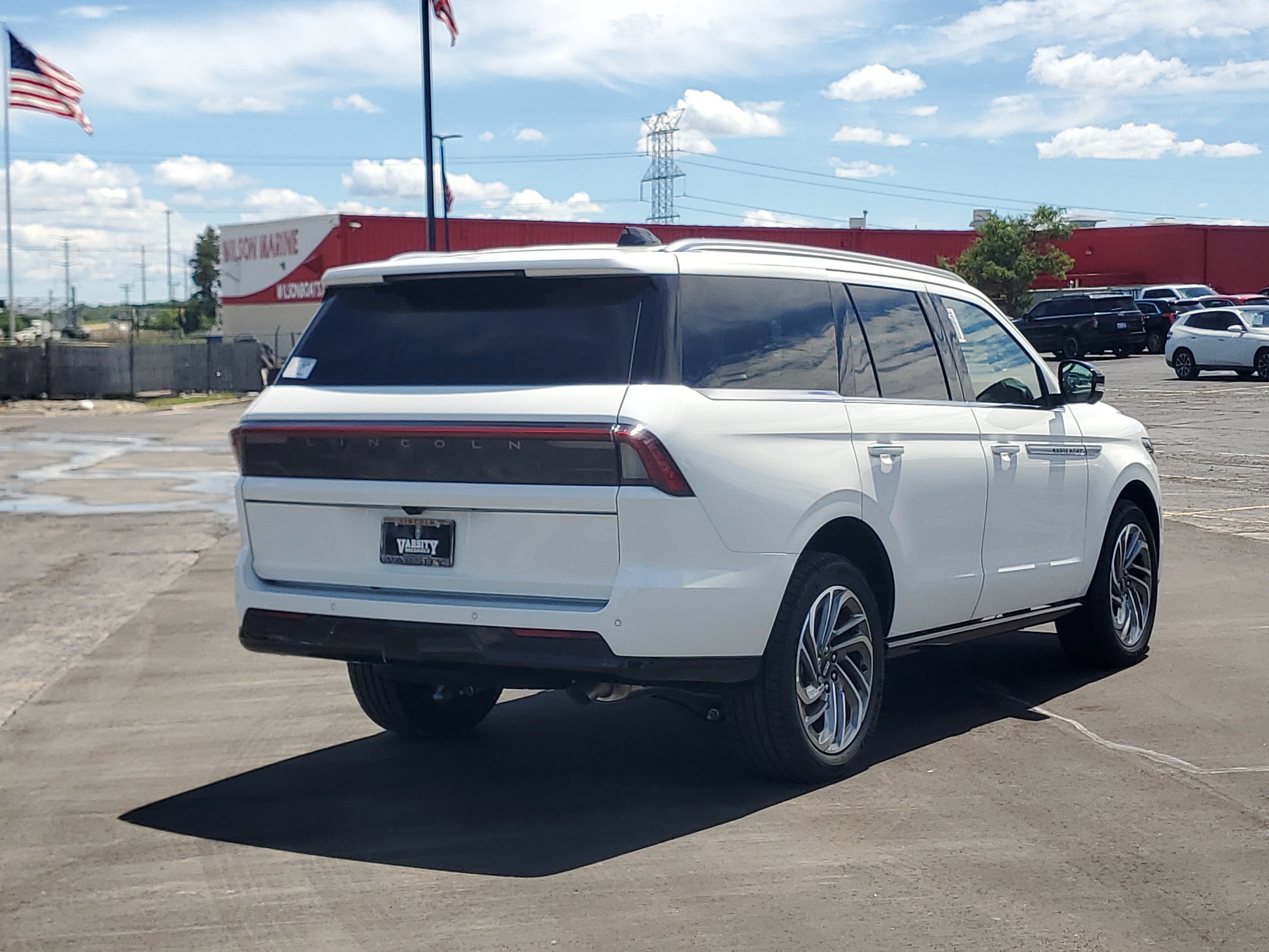 New 2026 Lincoln Navigator Reserve AWD/4WD image 4