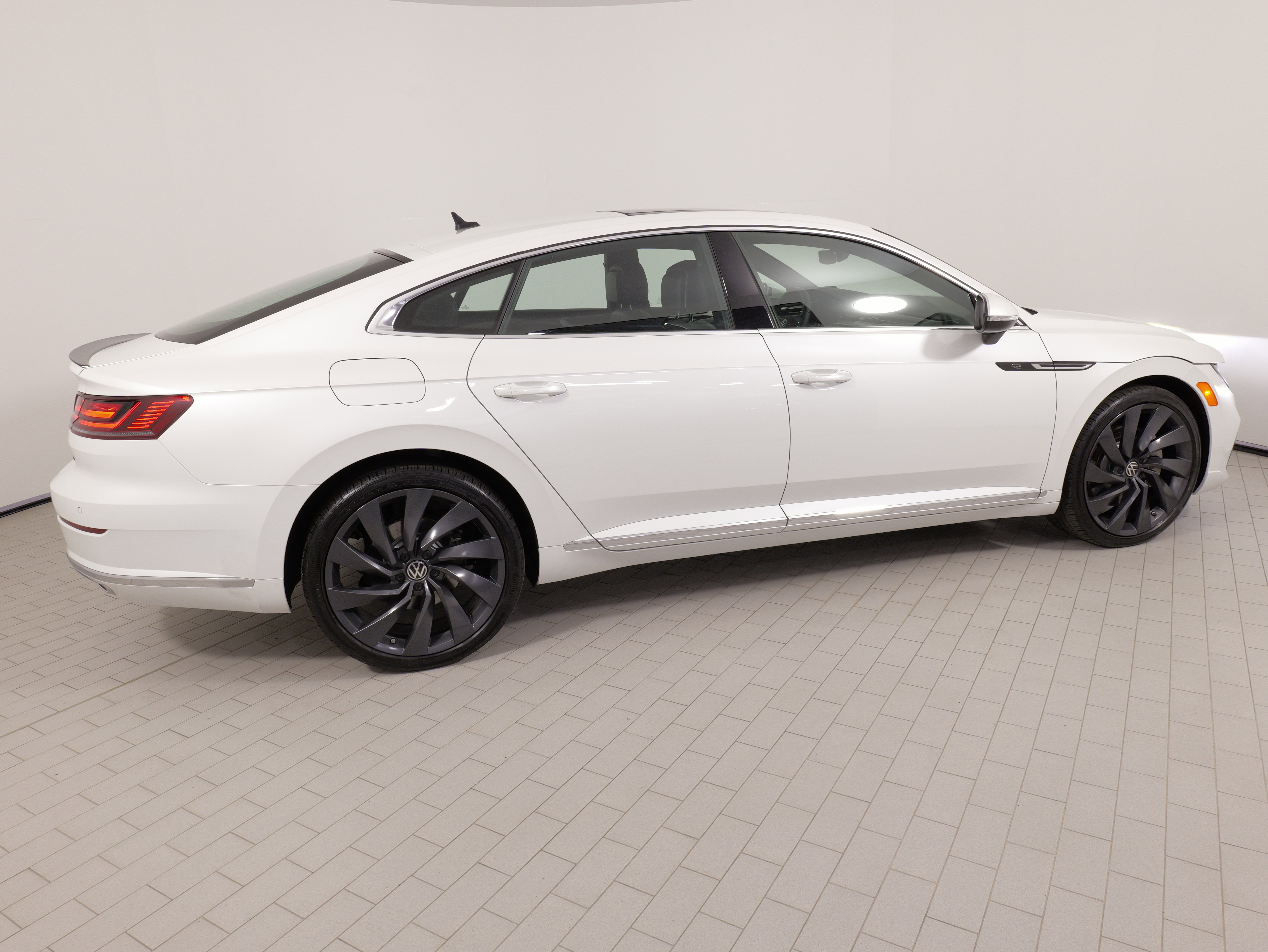 Used 2023 Volkswagen Arteon SEL AWD/4WD image 9