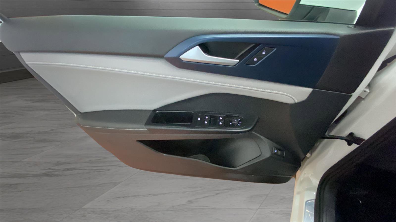 Used 2024 Volkswagen Taos SE image 20