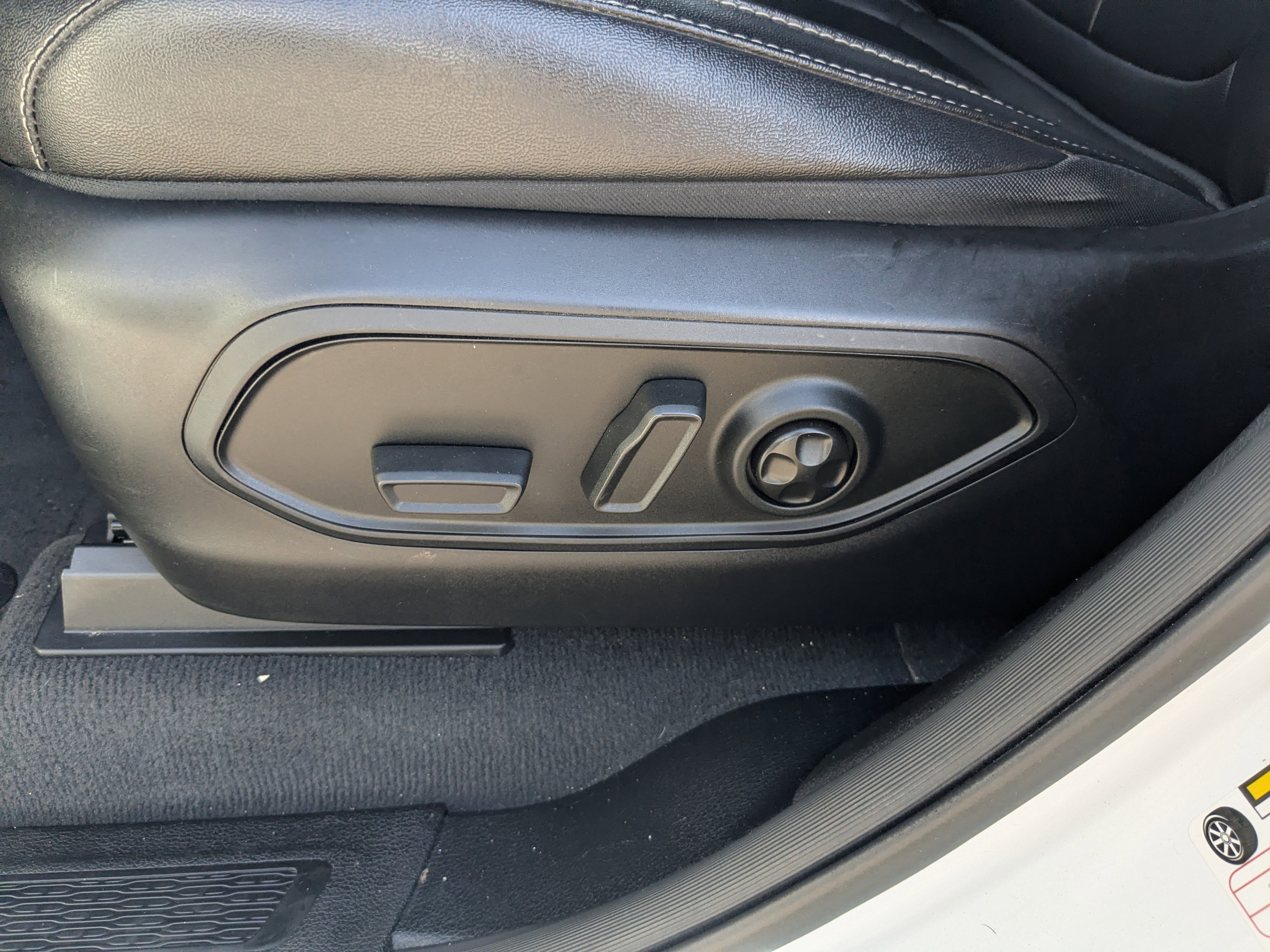 Used 2024 Jeep Grand Cherokee Limited image 30