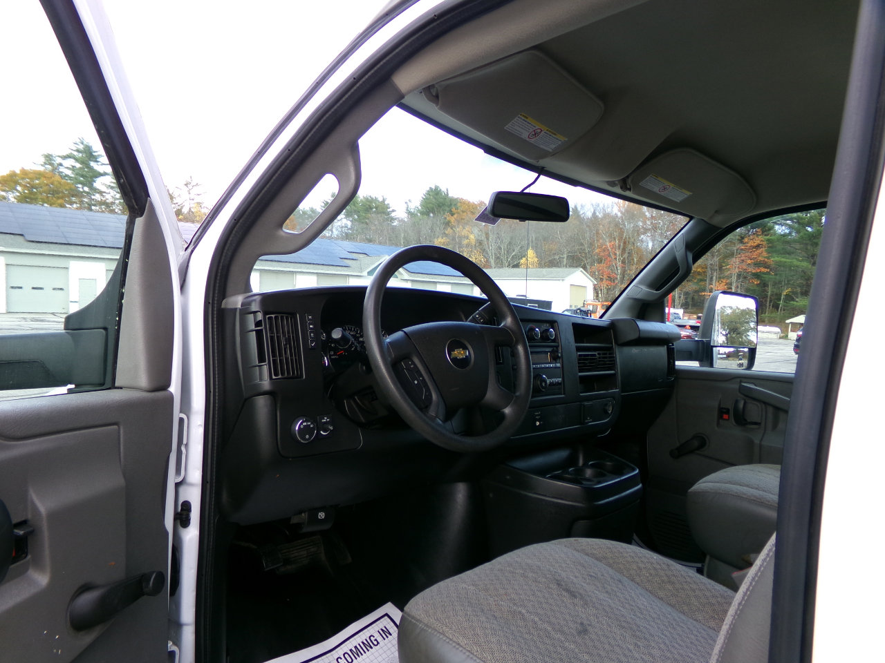 Used 2017 Chevrolet Express 3500 Extended image 11