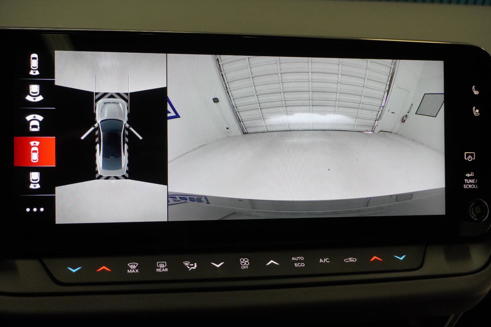 Used 2024 Dodge Charger R/T w/ Plus Group image 33