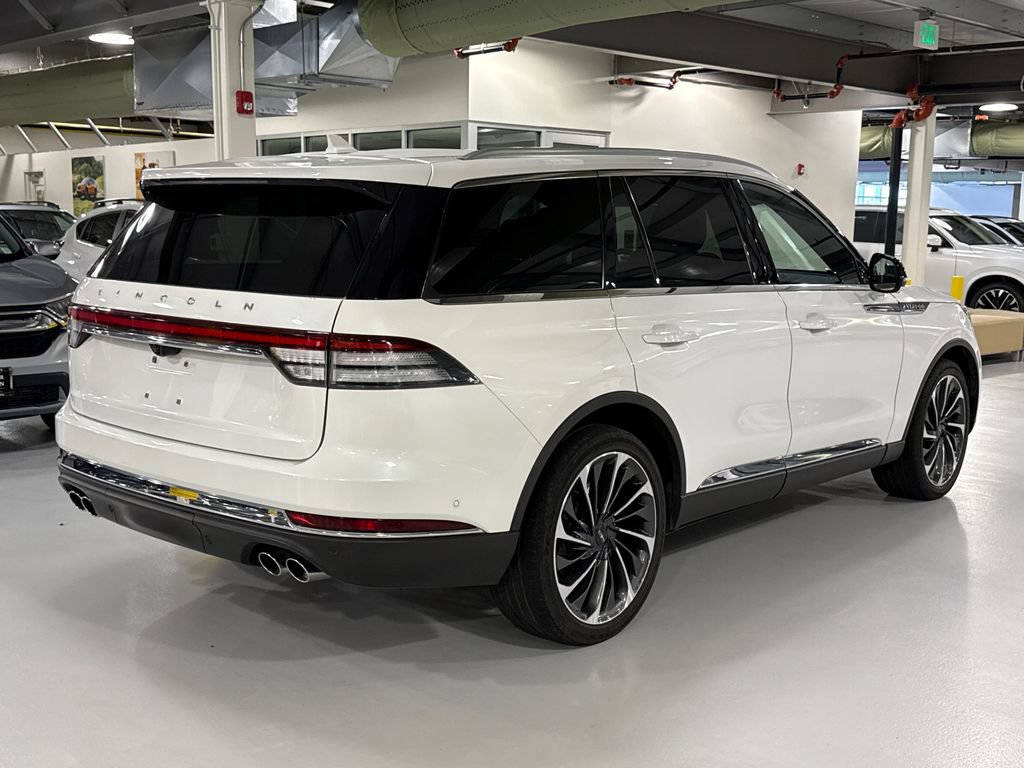 Used 2022 Lincoln Aviator Reserve w/ Equipment Group 201A AWD/4WD image 2