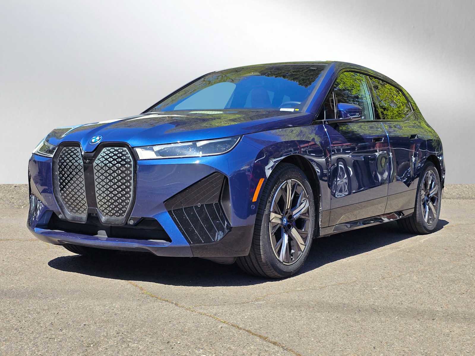 Used 2023 BMW iX xDrive50 w/ Premium Package image 7