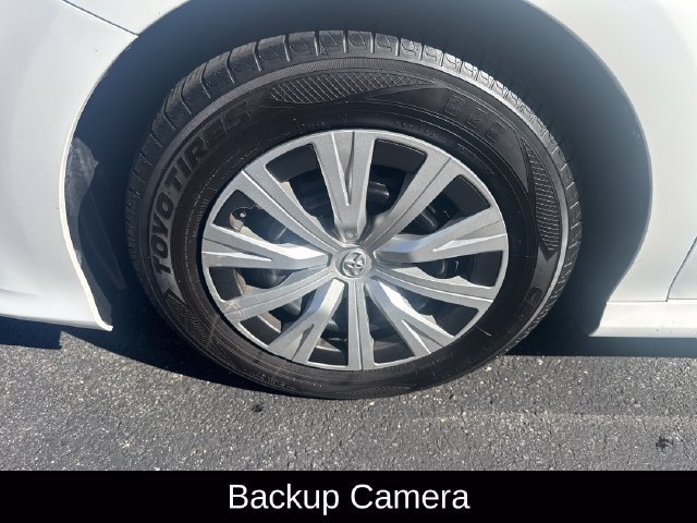 Used 2020 Toyota Camry LE w/ Sunroof Package FWD image 10