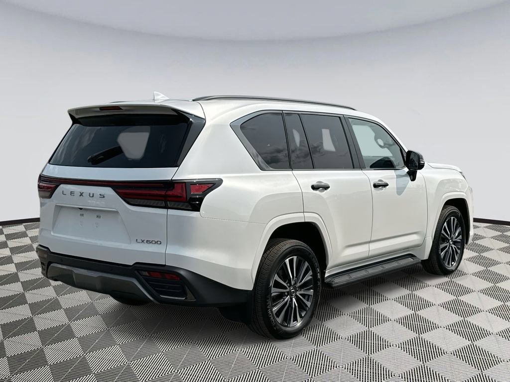 Used 2024 Lexus LX 600 4WD w/ Premium Package image 2