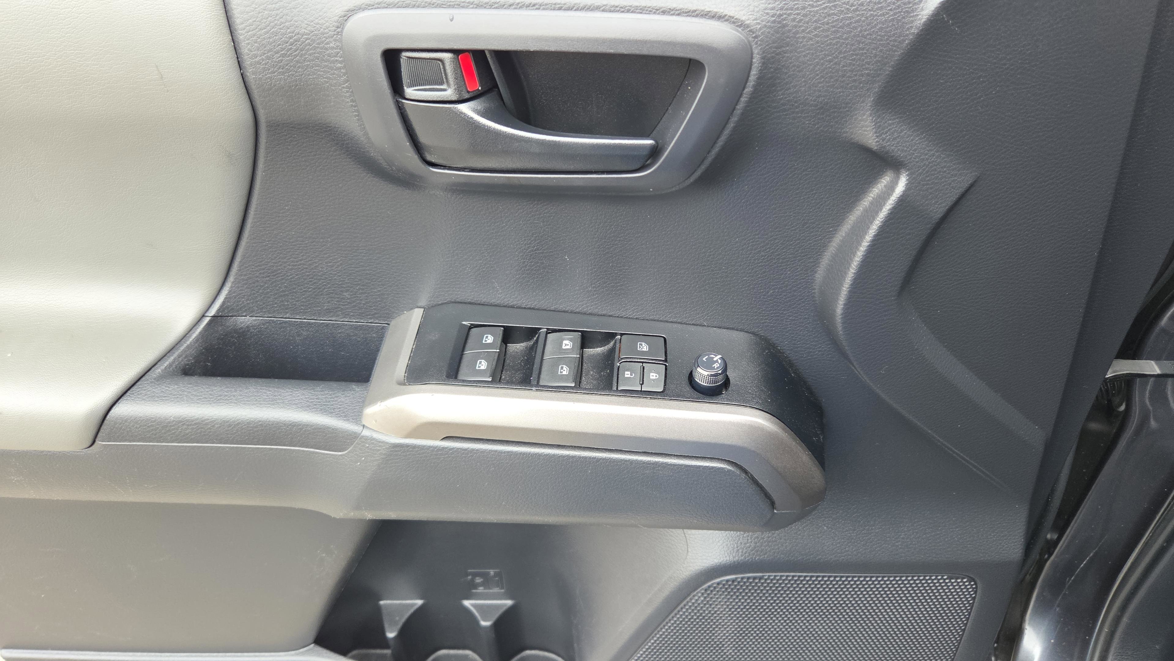 Used 2022 Toyota Tacoma SR5 image 26