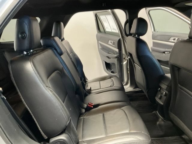 Used 2017 Ford Explorer XLT w/ Equipment Group 202A AWD/4WD image 24