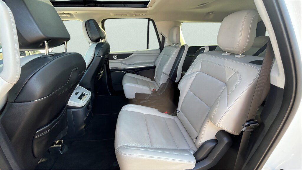 Used 2025 Lincoln Navigator L Reserve AWD/4WD image 16