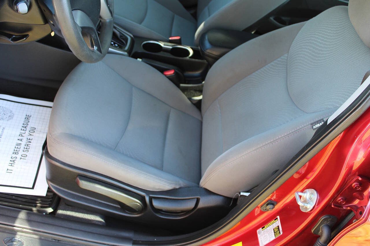 Used 2015 Hyundai Elantra SE FWD image 16