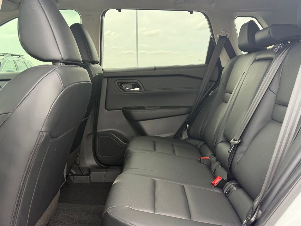 Used 2026 Nissan Rogue SV w/ SV Premium Package image 15