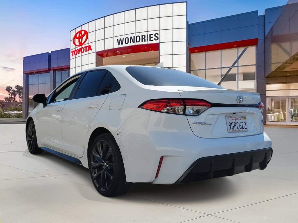 Used 2023 Toyota Corolla SE w/ SE Premium Package image 3