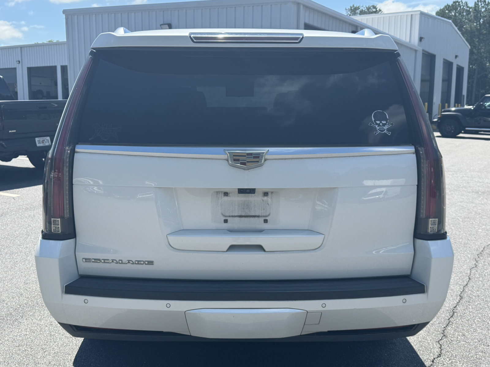 Used 2017 Cadillac Escalade ESV Luxury AWD/4WD image 6