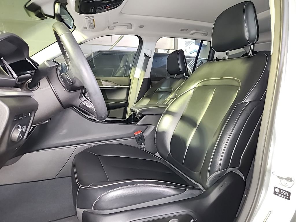 Used 2023 Jeep Grand Cherokee 4WD 4xe image 2