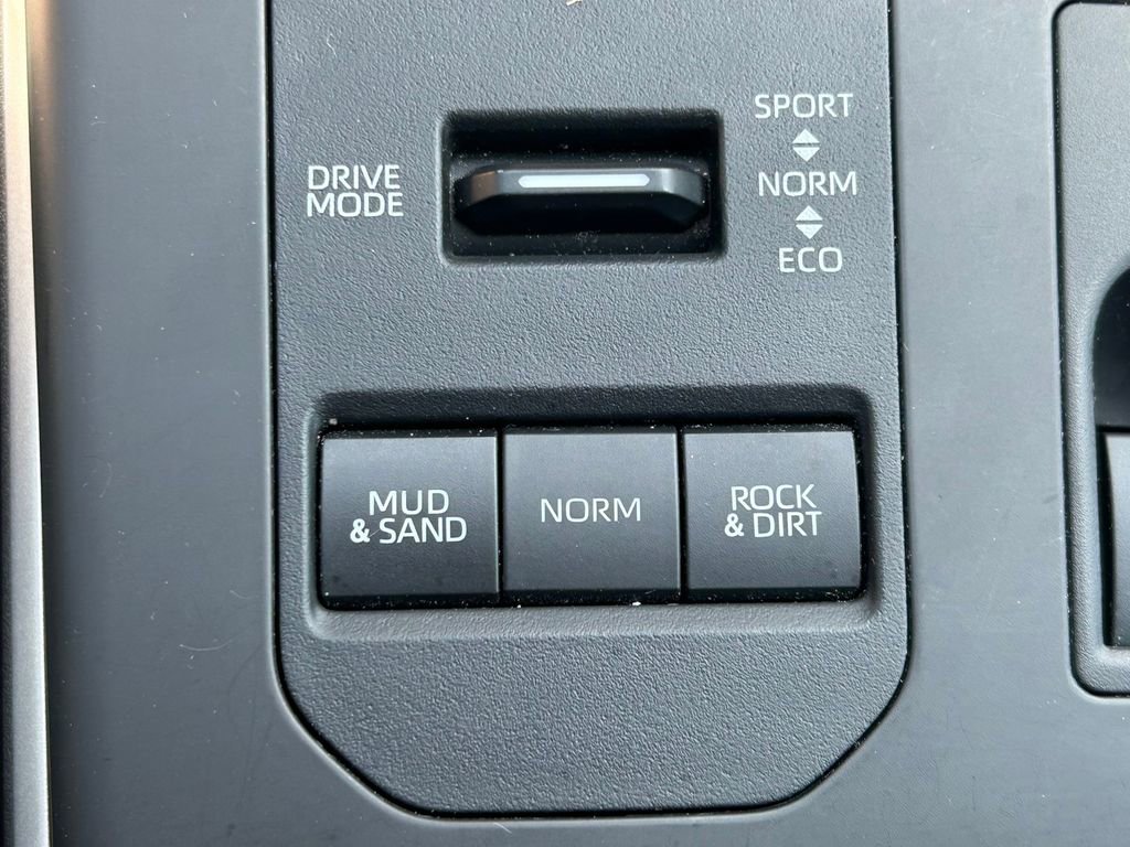 Used 2023 Toyota Highlander XLE image 30