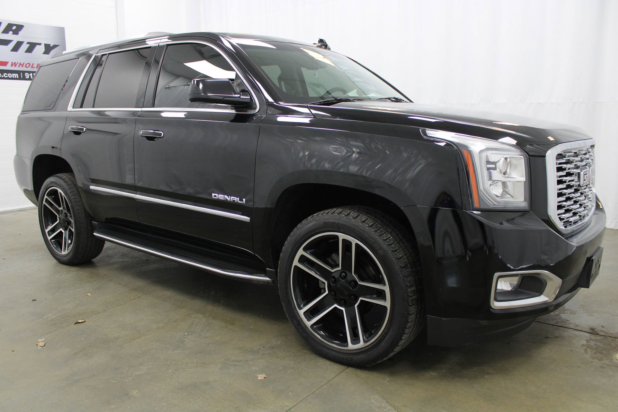 Used 2018 GMC Yukon Denali image 3