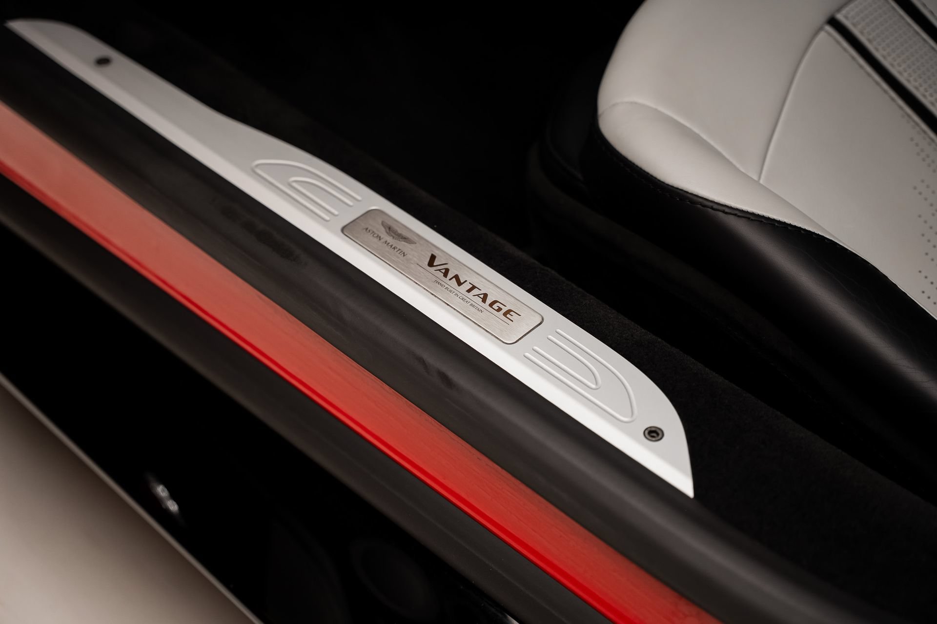 Used 2023 Aston Martin V8 Vantage Coupe RWD image 54
