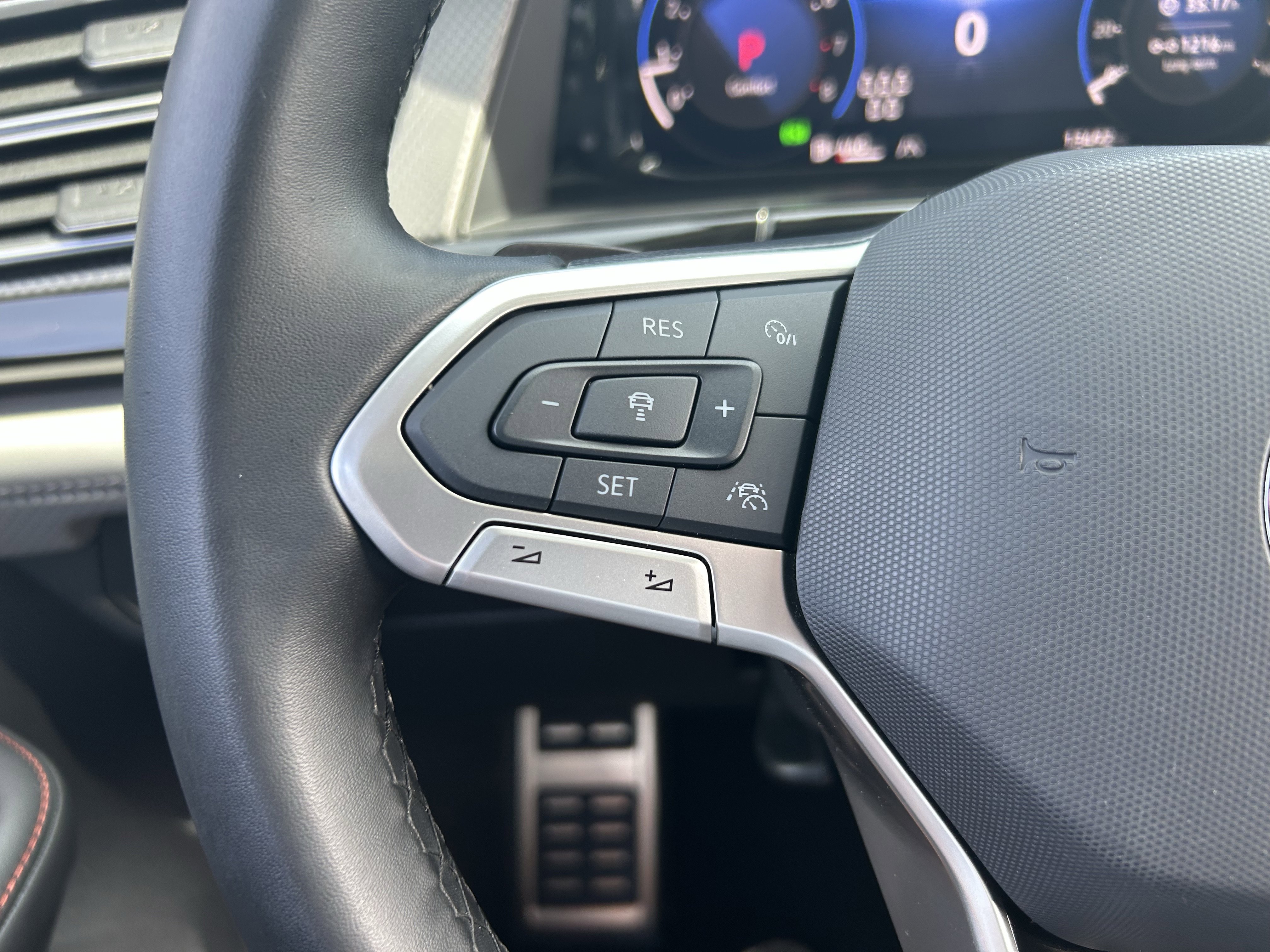Certified 2025 Volkswagen Atlas Peak Edition SE AWD/4WD image 18