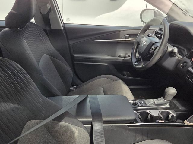 Used 2025 Toyota Camry LE image 6