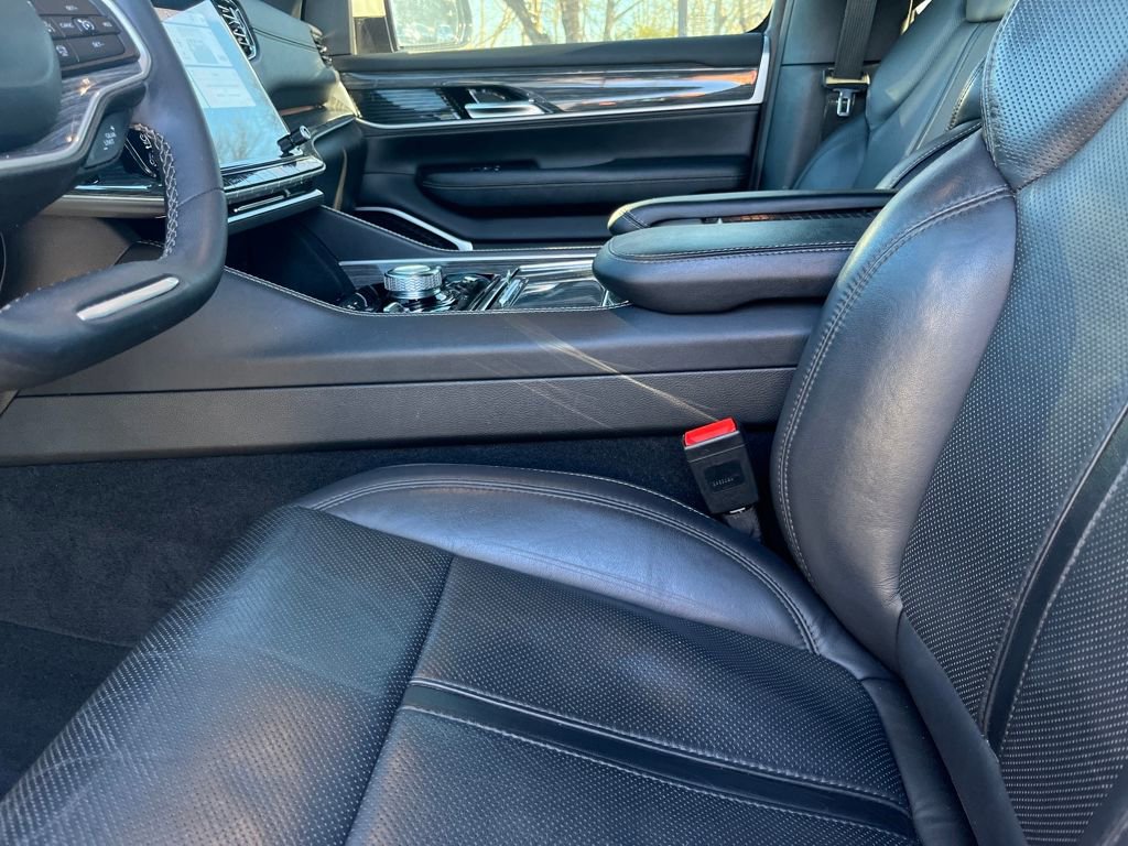 Used 2022 Jeep Wagoneer Series III w/ Flexible Seating Group image 17